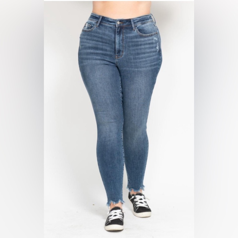 NWT Judy Blue HW Skinny w/ Destroy & Shark Bit Hem - Picture 2 of 5